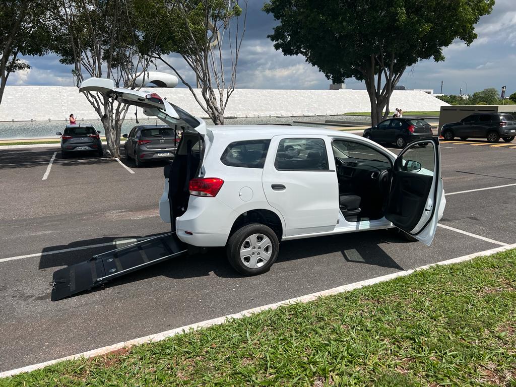 SAN ADQUIRE CARRO ADAPTADO PARA TRANSPORTE DE PACIENTES CATARINENSES AO HOSPITAL SARAH