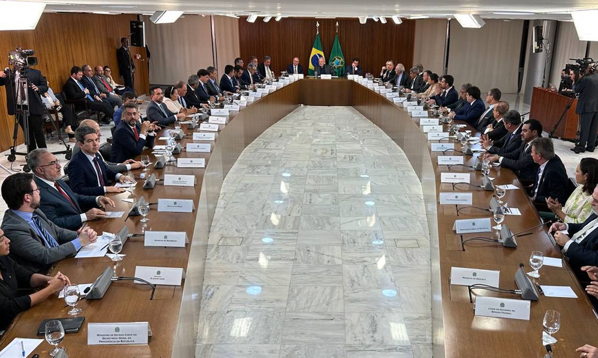 JORGINHO MELLO PARTICIPA DE REUNIÃO COM GOVERNADORES E CHEFES DE PODERES EM BRASÍLIA