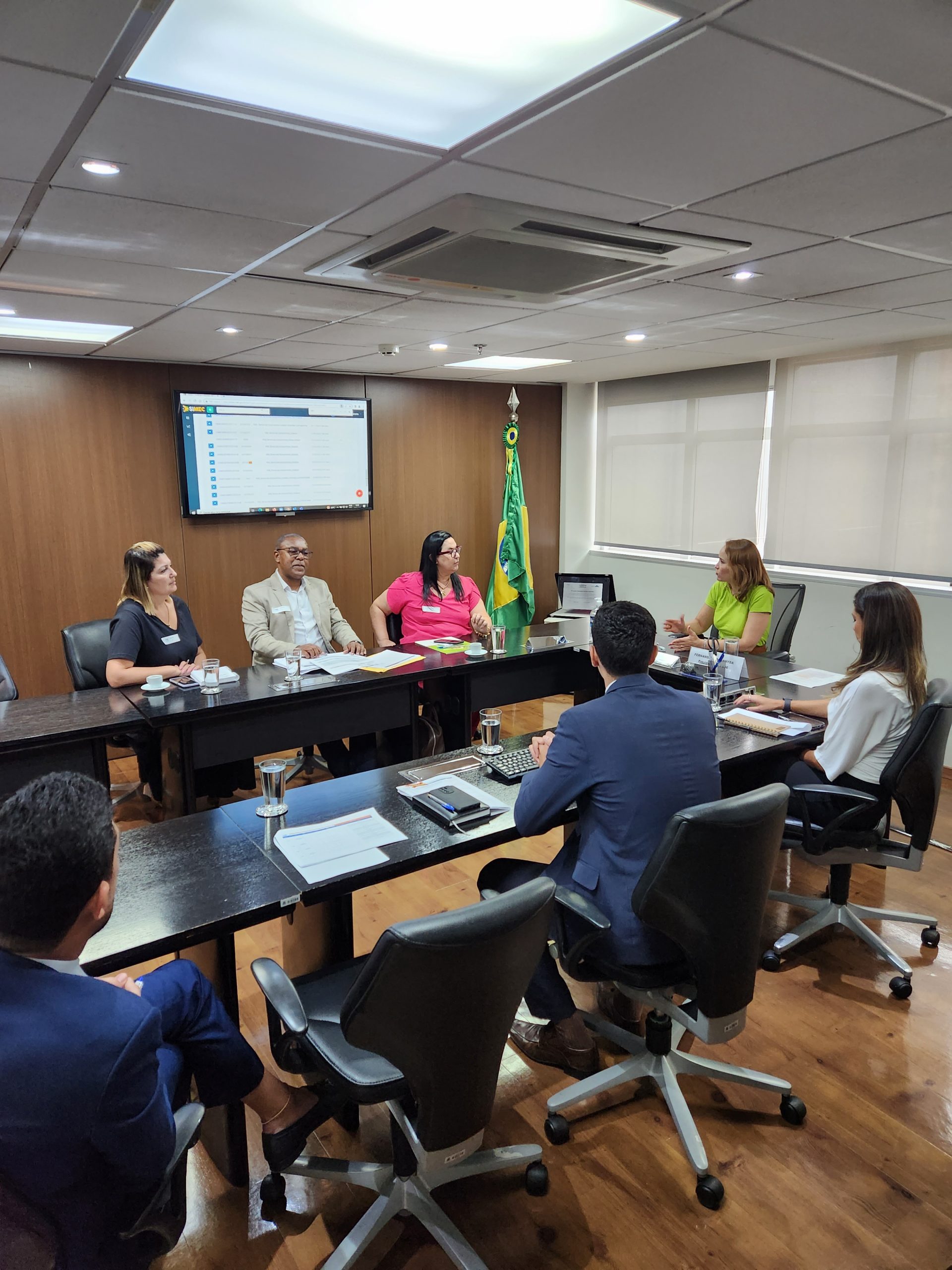 Equipes da SED e SAN vão ao FNDE buscar autorização de uso de recursos que podem atender mais de 20 municípios