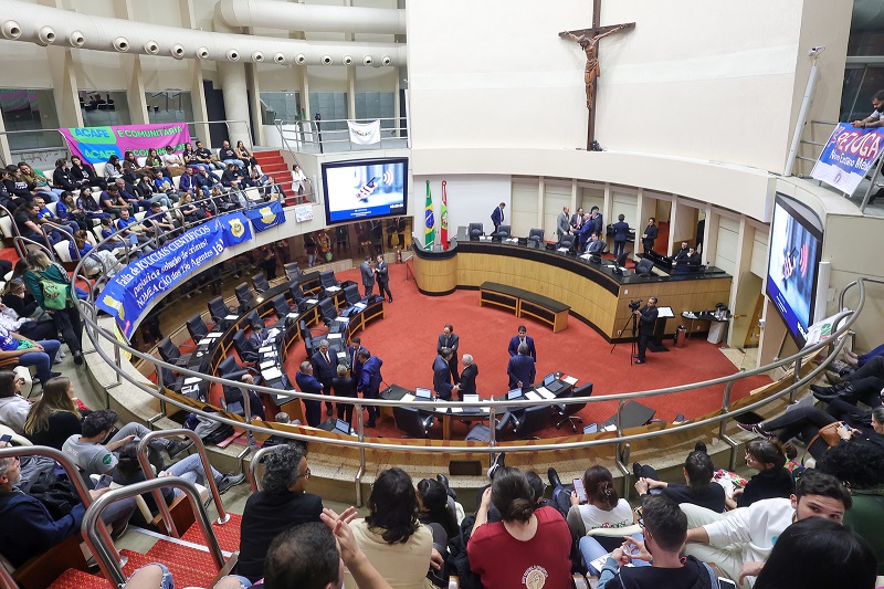 Universidade Gratuita é aprovado na Alesc e garante ensino superior para milhares de jovens catarinenses