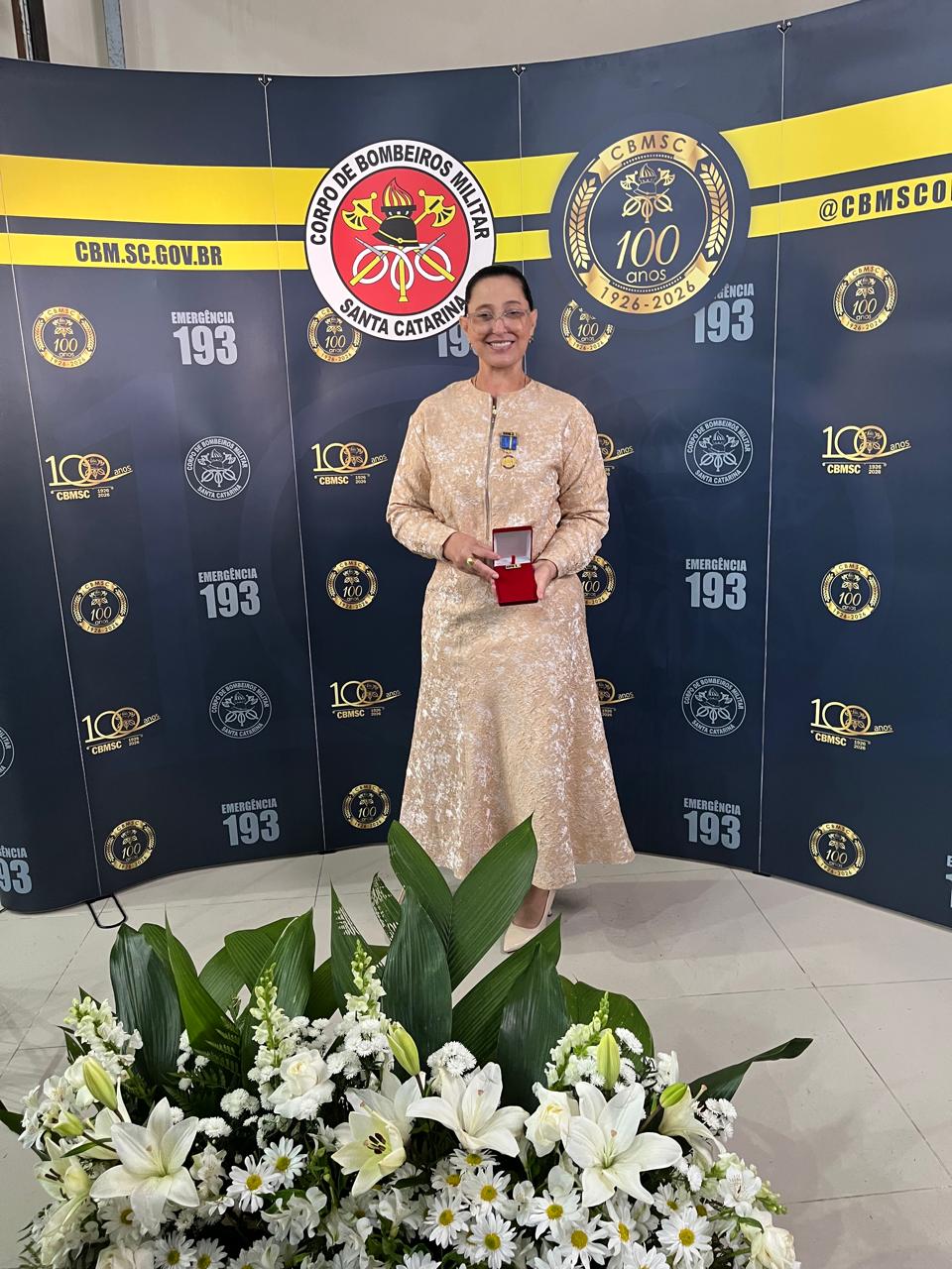 Corpo de Bombeiros Militar celebra 23 anos de emancipação e secretária Vânia Franco recebe  Medalha do Centenário